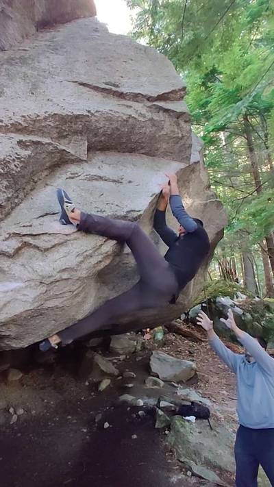 Sharma's Arete v8, Squamish - Beta Video from RobertoD