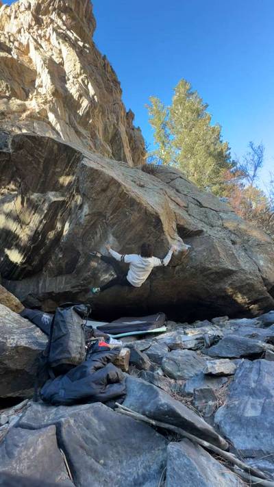 Recession Proof v9, Clear Creek Canyon - Beta Video from cmclimbs