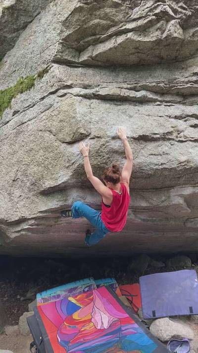 Gibbs' Cave v8, Squamish - Beta Video from Yalowega