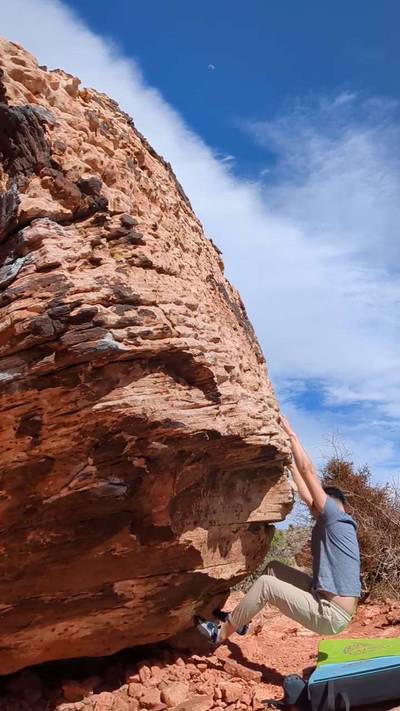 Bugs Bunny - Slot to Slab v2, Red Rock - Beta Video from bouldering_wonton