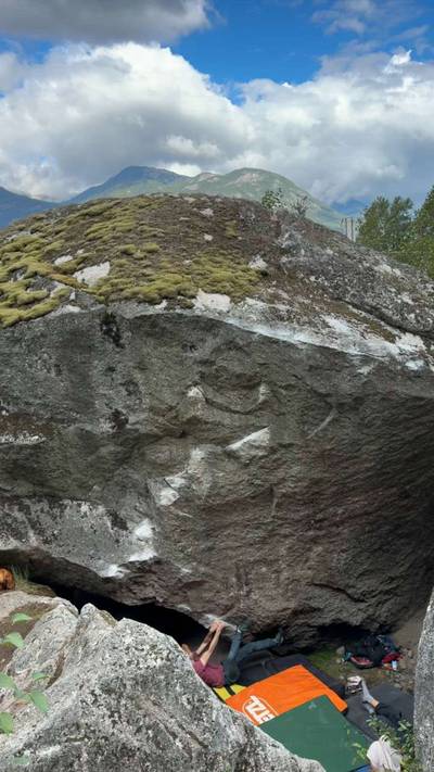 No Excuse Low v8, Squamish - Beta Video from Tristan