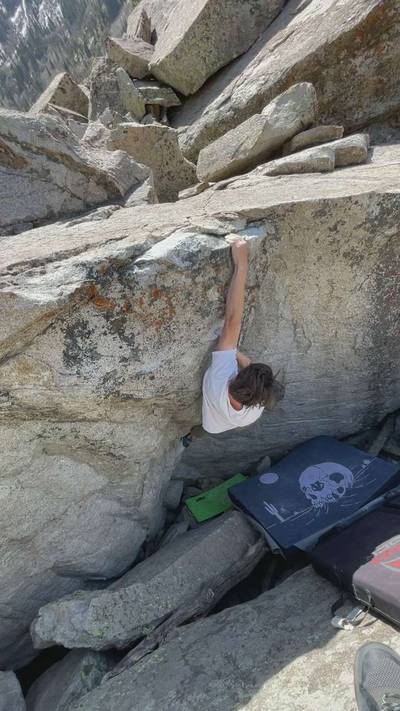 Stephan's Dihedral v7, Little Cottonwood Canyon - Beta Video from cmclimbs