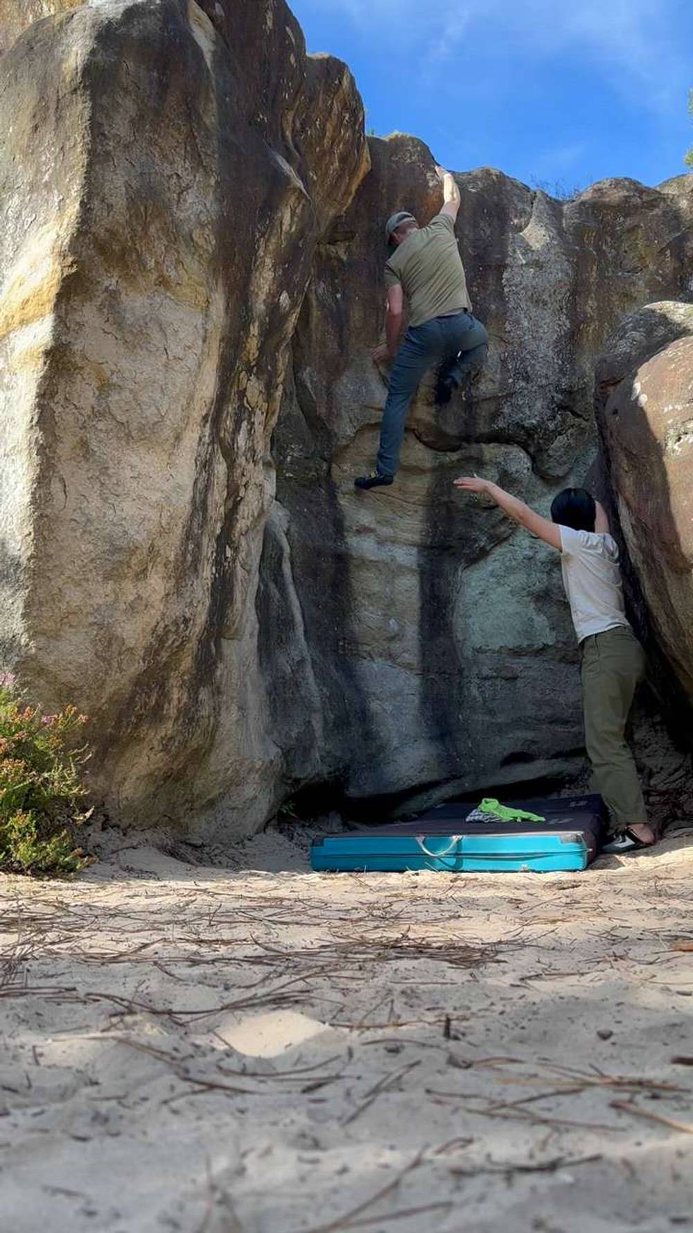 Le Mur Jaune v1, Fontainebleau - Beta Video from Pink0neInTheC0rner