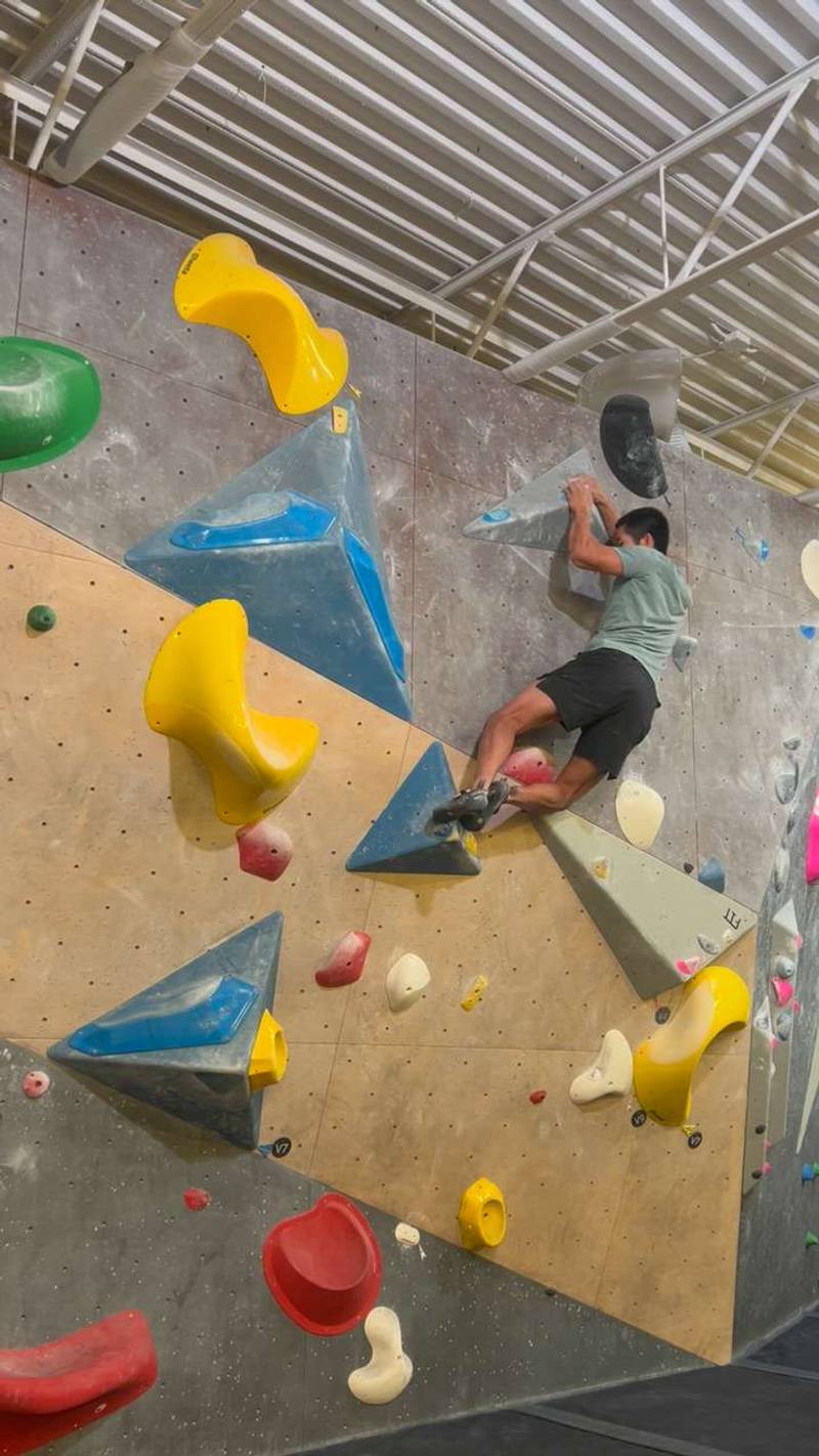 Blue v7, Hogtown Boulders - Beta Video from ledami