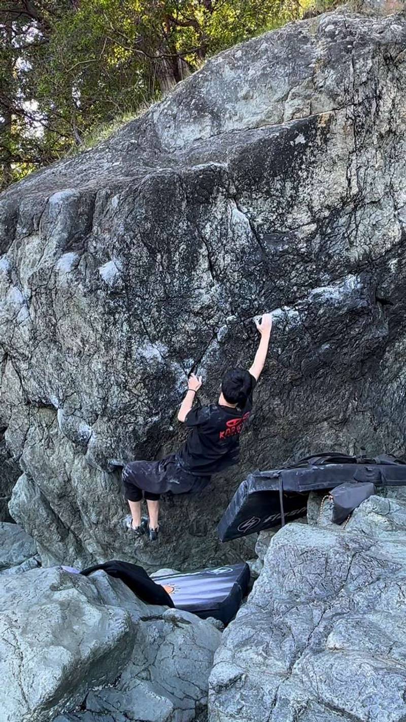 Cordova Bay Arete v7, Victoria - Beta Video from Joshtree