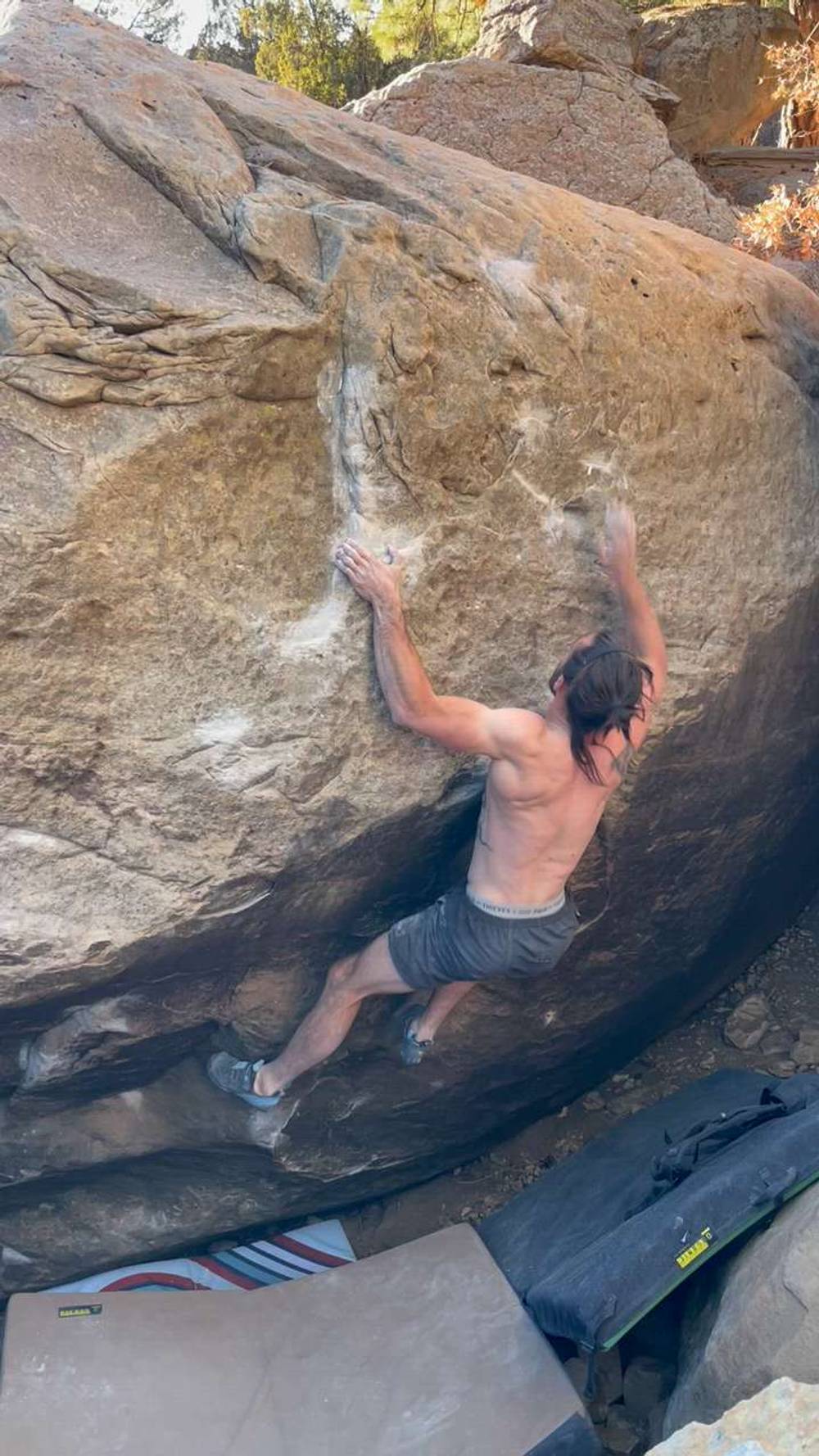 Fo crizzle / font in roy v9, Roy - Beta Video from cinderblock