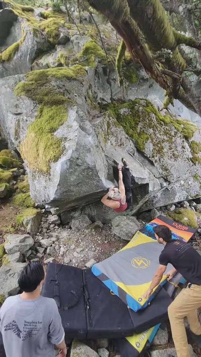 The Mistress & the Menace v7, Squamish - Beta Video from climbthatdee