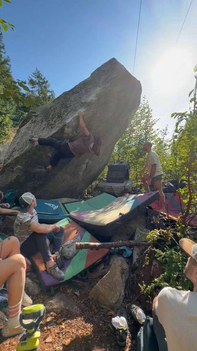 Ivory Tower v9, Squamish - Beta Video from MossySendTrain