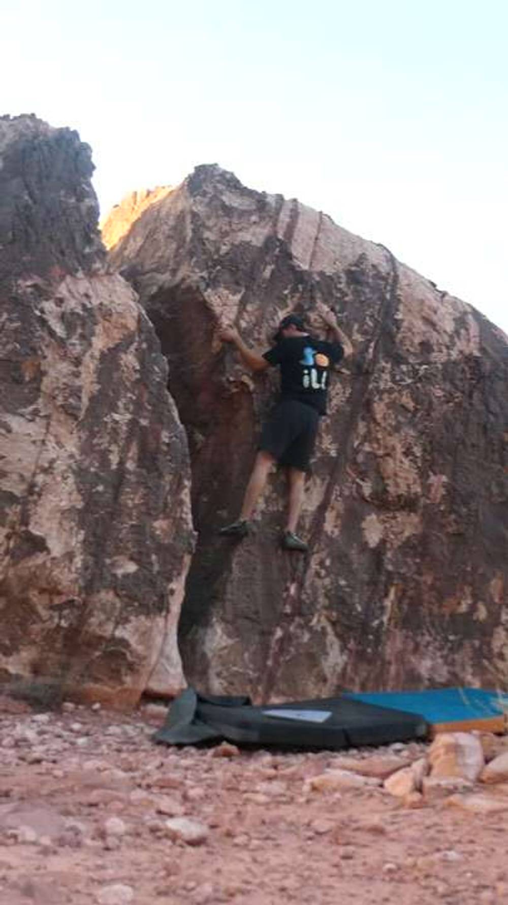 Warm Up Northwest Face v0, Red Rock - Beta Video from vilardo24