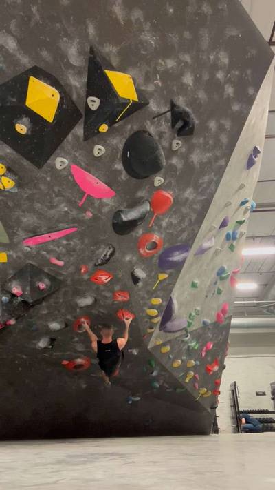 Orange v9, Black Rock Bouldering Gym - Beta Video from isaBadMutha