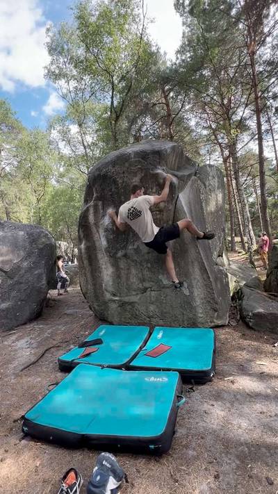 La Mâchoire (red circuit 30) v1, Fontainebleau - Beta Video from coolguyJD