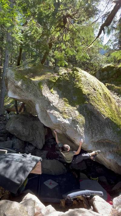 Worm World Cave Low v10, Squamish - Beta Video from seanvanderluit