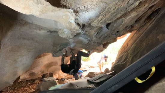 Devil's Butthole v6, Hueco Tanks - Beta Video from thatclimbwasass