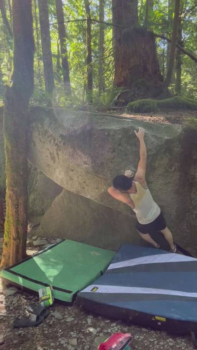 Roof Crack v3, Index - Beta Video from 99bouldering