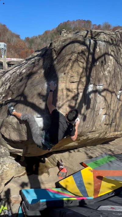 Leaving Las Fayetteville v5, New River Gorge - Beta Video from RockaTanaka