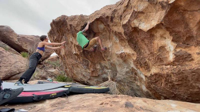 Canadian Tuxedo v7, Hueco Tanks - Beta Video from vaya_con_doggos