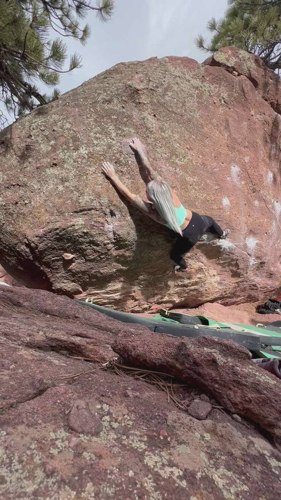 right to left red wall traverse v7, Flagstaff Mountain, CO - Beta Video from Caroleeena