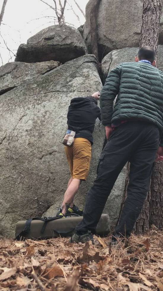 Pine Tree Crack Boulder v2, Boat Rock - Beta Video from wreilova