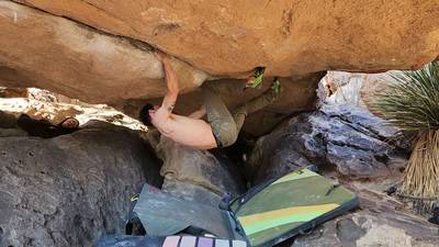 The Upside Down v9, Hueco Tanks - Beta Video from Stickyshoes