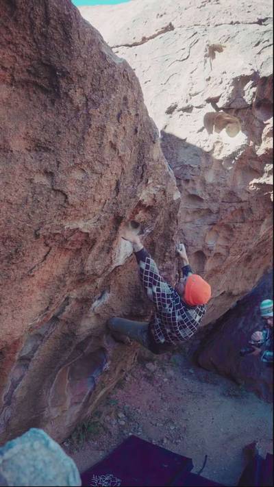 Black and Blue v1, Hueco Tanks - Beta Video from jay.jillard
