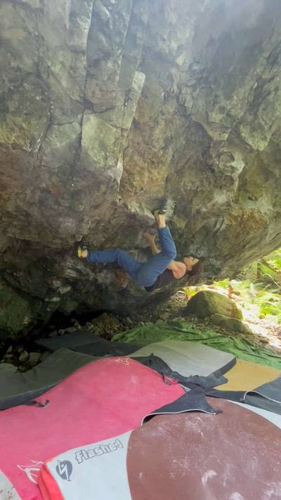 Golden Pinch Low v10, Squamish - Beta Video from Yalowega
