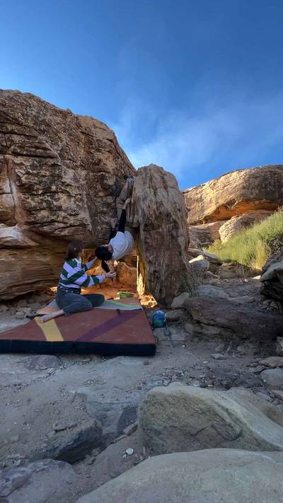 Bat Cave v1, Moe's Valley - Beta Video from shanslowclimbs