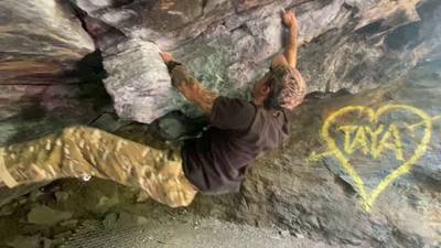 Schist Cave Right v5, Leavenworth - Beta Video from travisv27