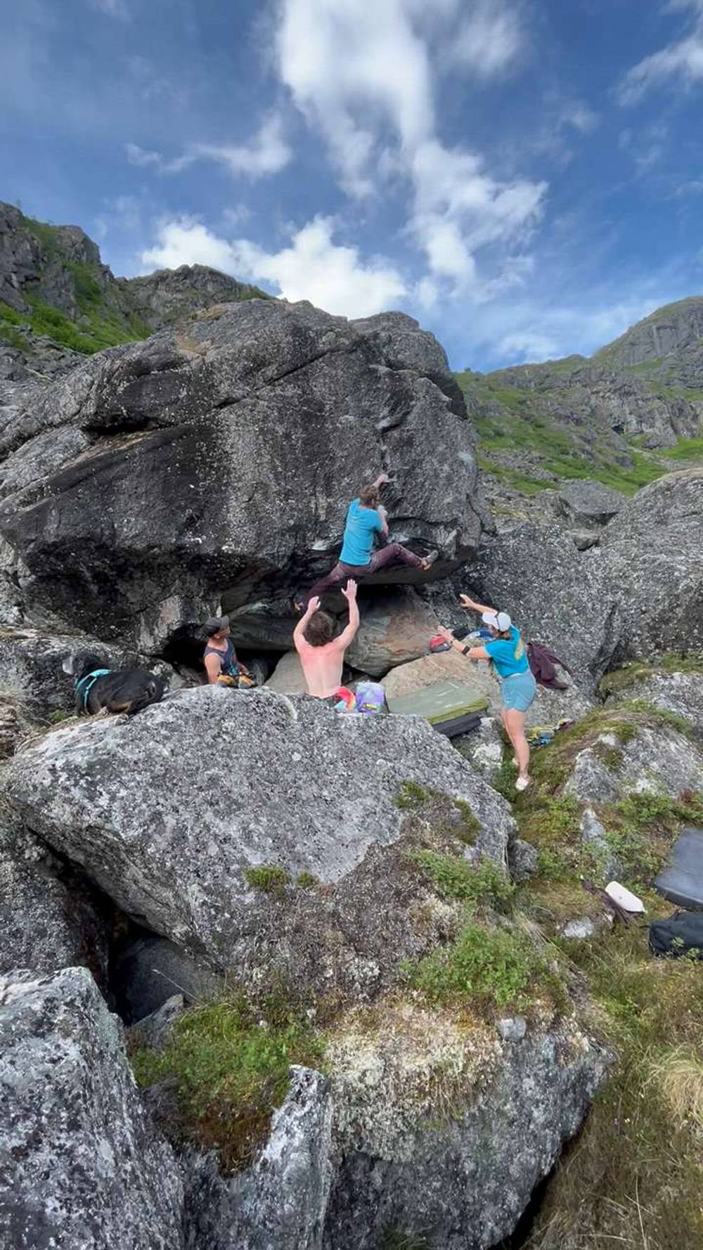 Motionless v8, Hatcher Pass - Beta Video from LousyClimber