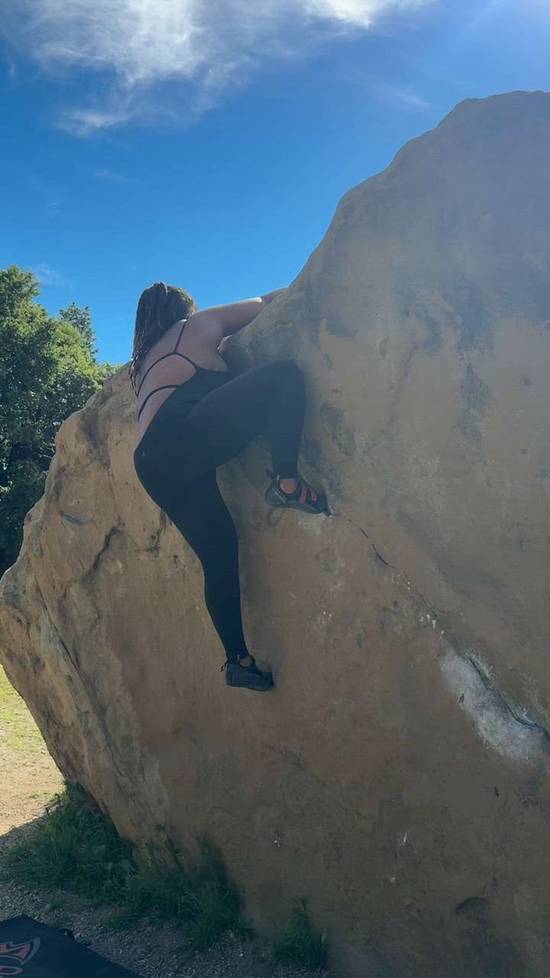 Slant Rock Traverse v0, Stoney Point - Beta Video from getstrongwithclarissa