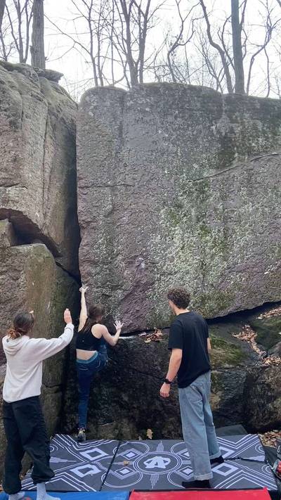 Hard Arete (AKA Close Talker) v6, Devil's Lake - Beta Video from gabriella.climbs