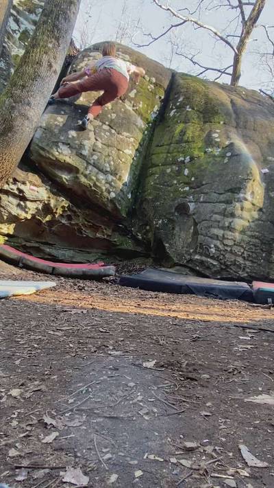 Eazy b v4, Hospital Boulders - Beta Video from brew_boulders