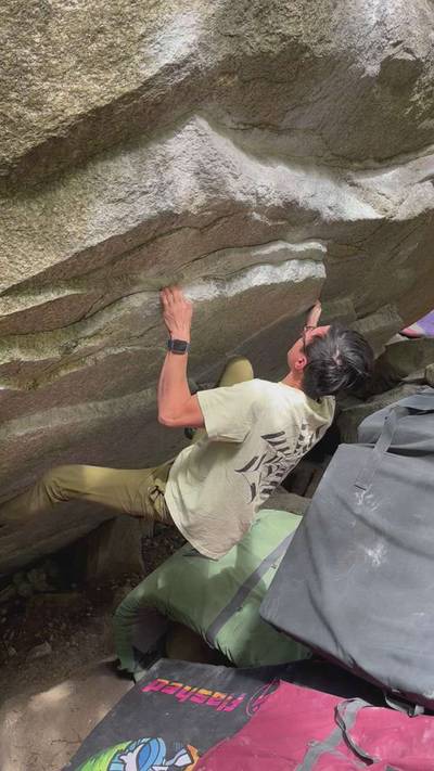 Sharma's Link v10, Squamish - Beta Video from dan_fu_climbs