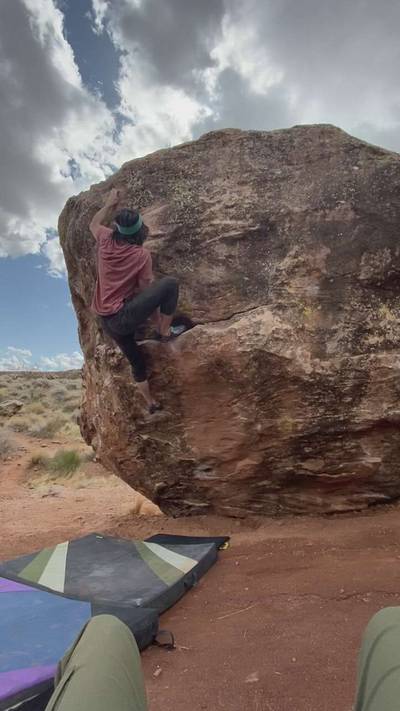 Show of Hands Sit v12, Moe's Valley - Beta Video from Boykob