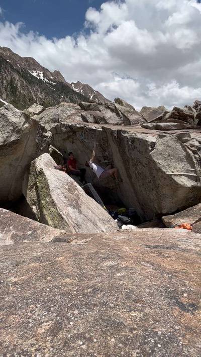 Stephan's Dihedral v7, Little Cottonwood Canyon - Beta Video from travieggg