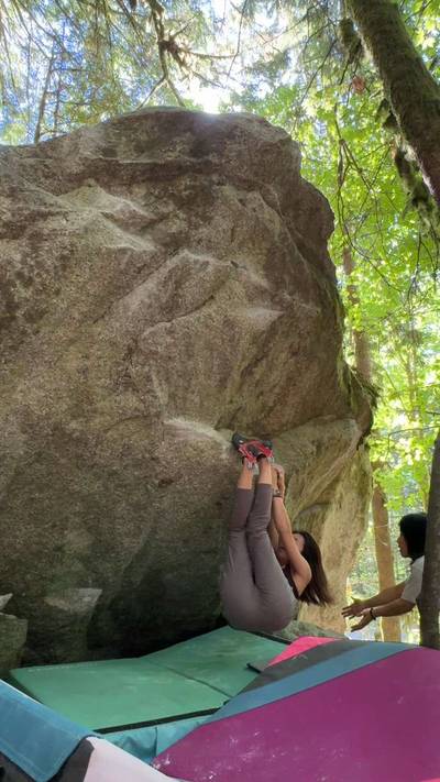 Tyler's Cave Low v4, Squamish - Beta Video from pearclimbs