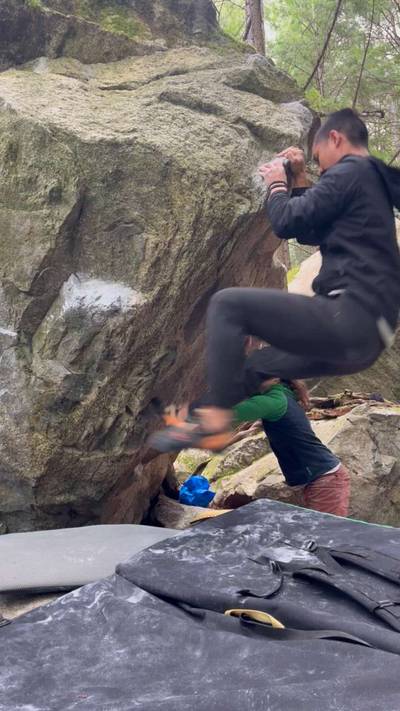 Thighmaster v4, Squamish - Beta Video from cc.climbs.rocks