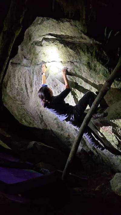 Tyler's Cave v2, Squamish - Beta Video from nicowaling
