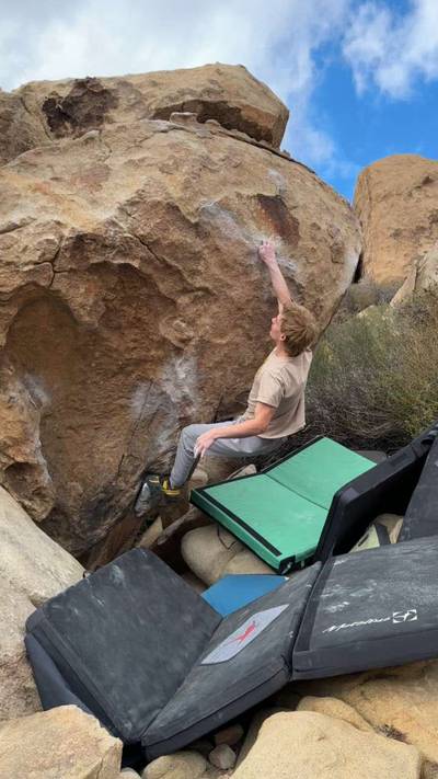 Igneous Ambiance v7, Joshua Tree - Beta Video from webbclimbs