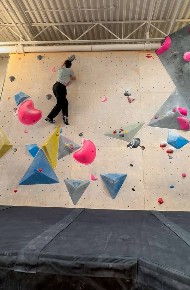 Black v4, Hogtown Boulders - Beta Video from unicorncorn