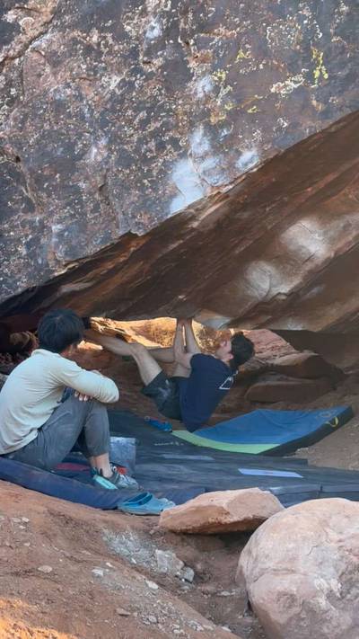 Show of Hands Sit v12, Moe's Valley - Beta Video from Adamffatem