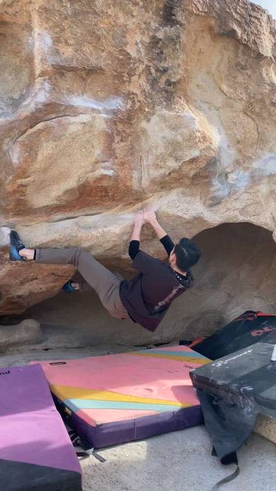 False Hueco Traverse v2, Joshua Tree - Beta Video from rocktoucher