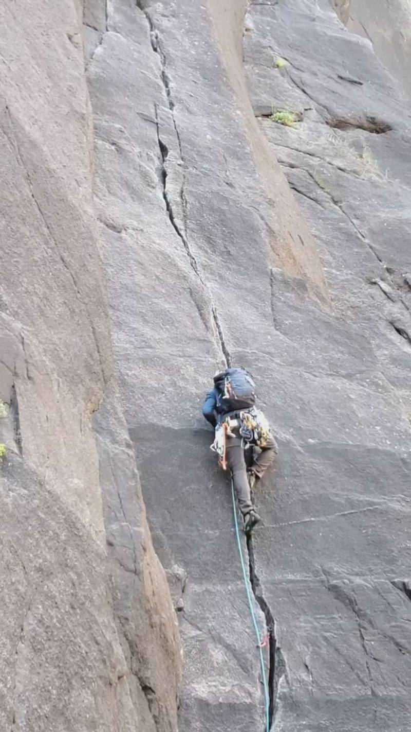 Super Hands (aka Ranger Crack) 5.8, Yosemite Valley - Beta Video from tantofish