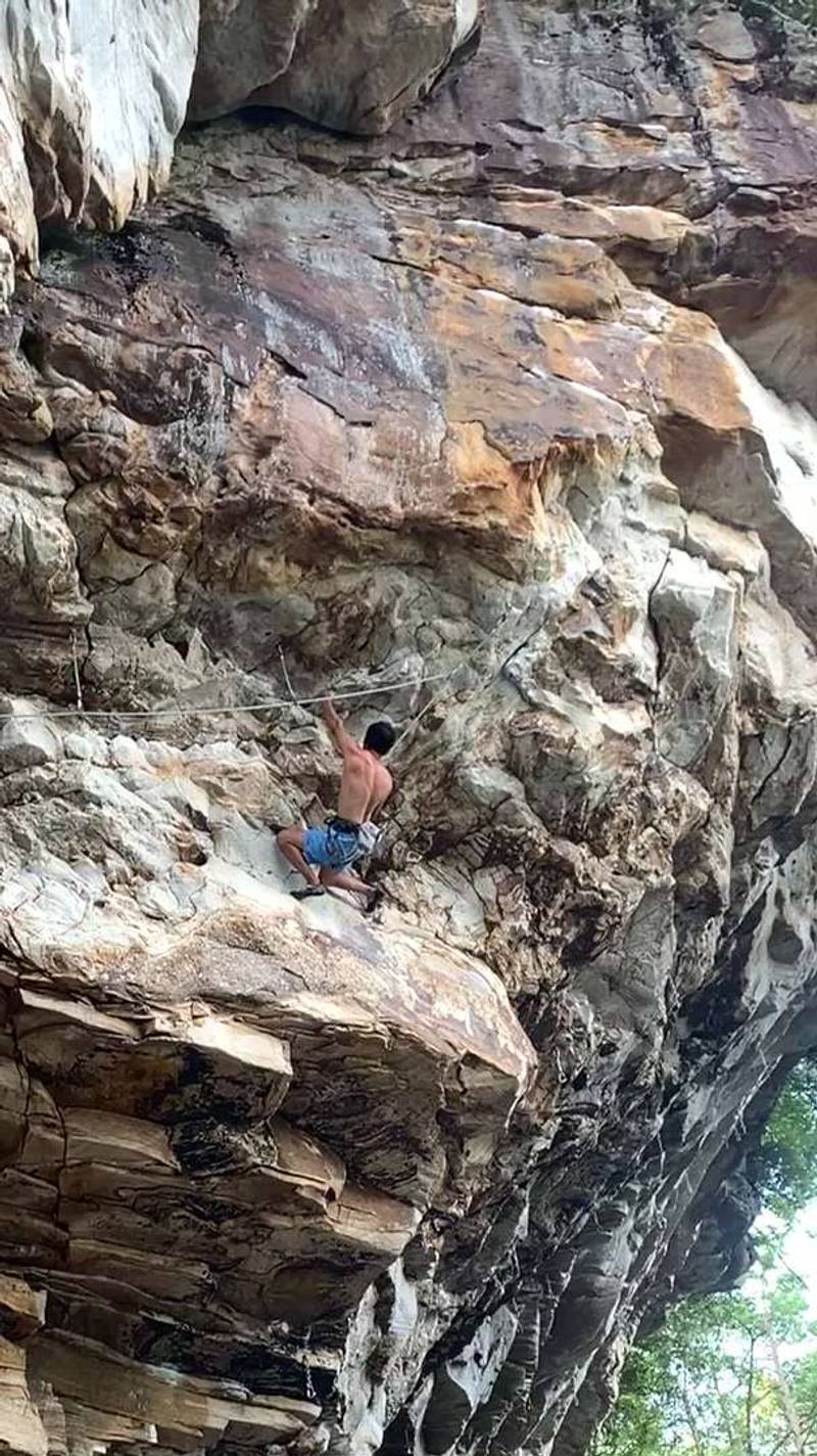 Tobacco Road 5.12b, New River Gorge - Beta Video from JohnNguyen