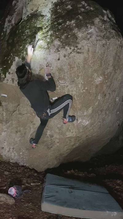 Cobble v5, Hospital Boulders - Beta Video from Bwood5