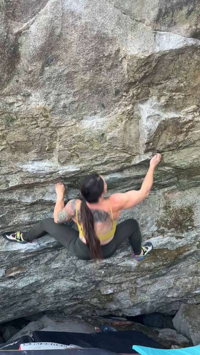 First Come First Serve v6, Squamish - Beta Video from mountainmarie