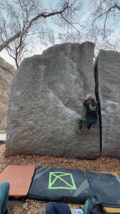 Smiley Right v4, Little Cottonwood Canyon - Beta Video from routesetter