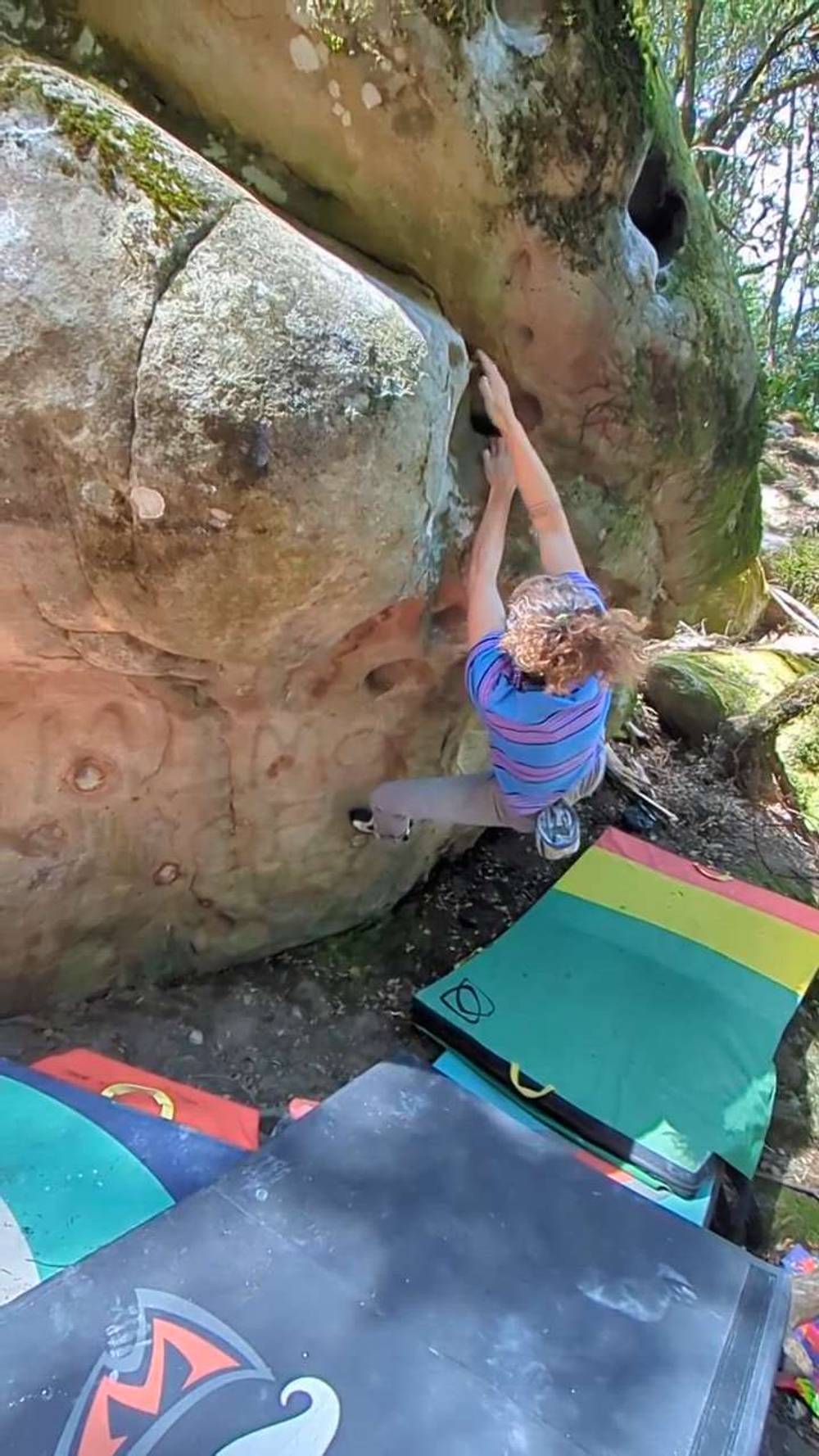 Hueco Traverse v3, Indian Rock - Beta Video from Cheycheystirfry