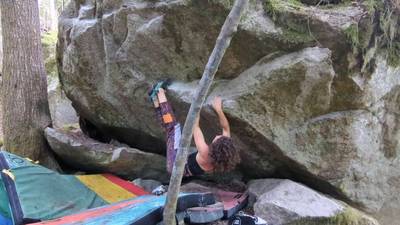 Tyler's Cave Low v4, Squamish - Beta Video from Cheycheystirfry