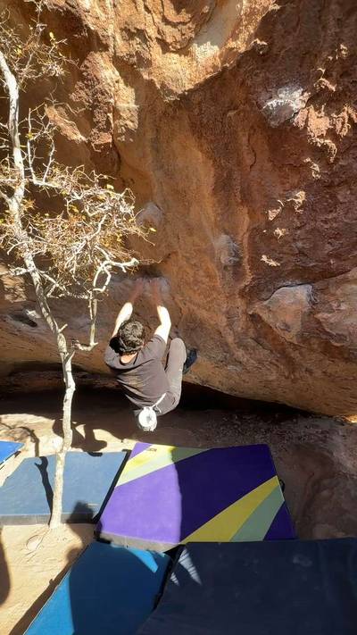 Big Iron on His Hip v7, Hueco Tanks - Beta Video from Josephus