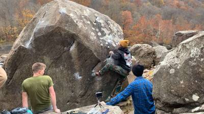 Breast Arete v5, New River Gorge - Beta Video from lilhomieinthecut